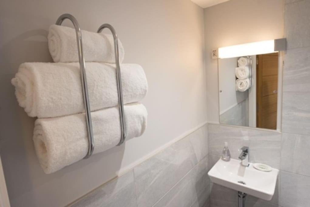 Beautiful, Spacious 1 Bed Flat Brentwood Luaran gambar