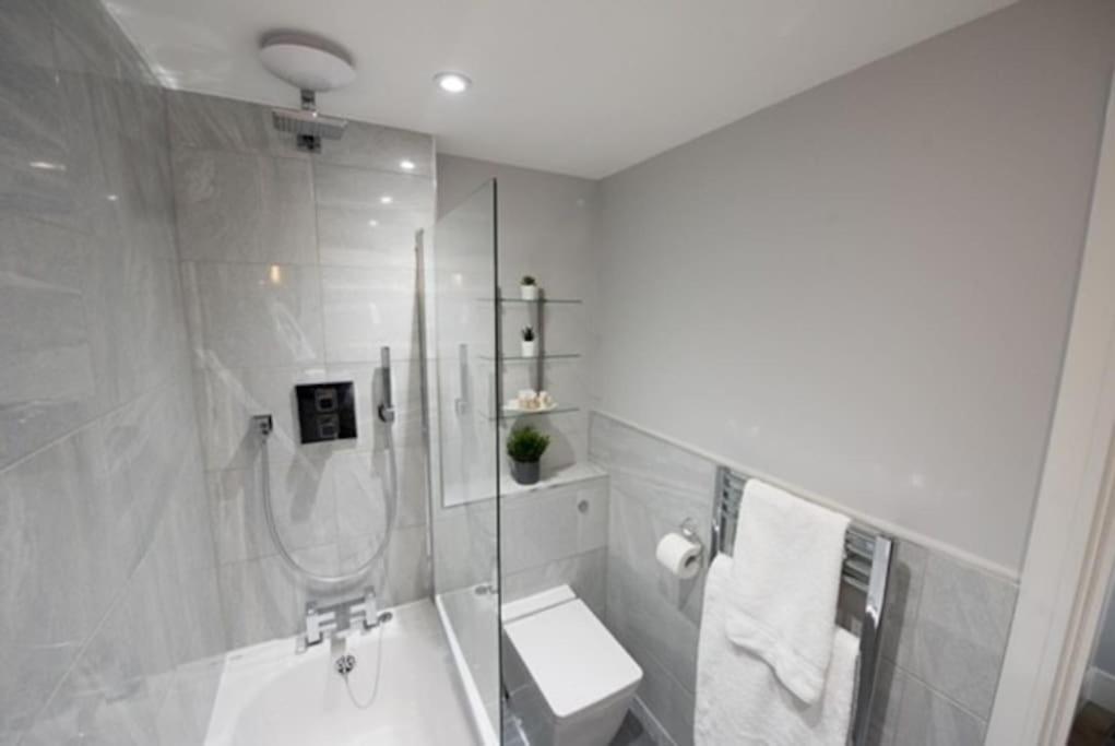 Beautiful, Spacious 1 Bed Flat Brentwood Luaran gambar