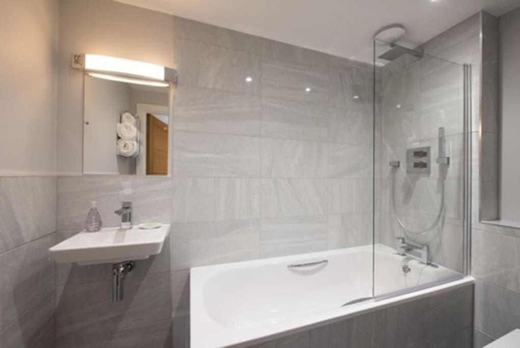 Beautiful, Spacious 1 Bed Flat Brentwood Luaran gambar