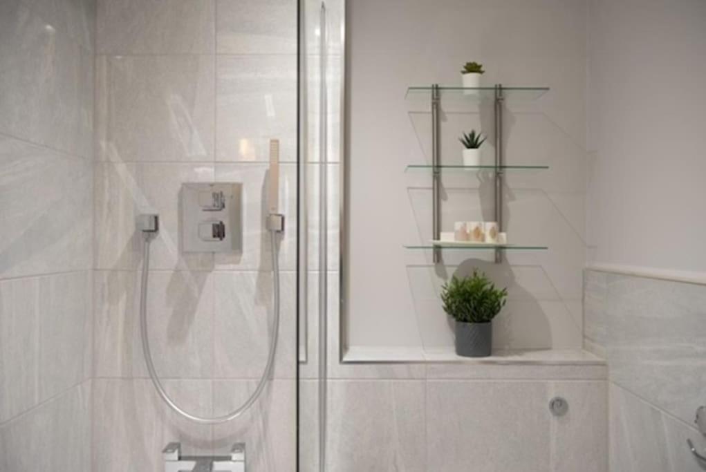 Beautiful, Spacious 1 Bed Flat Brentwood Luaran gambar